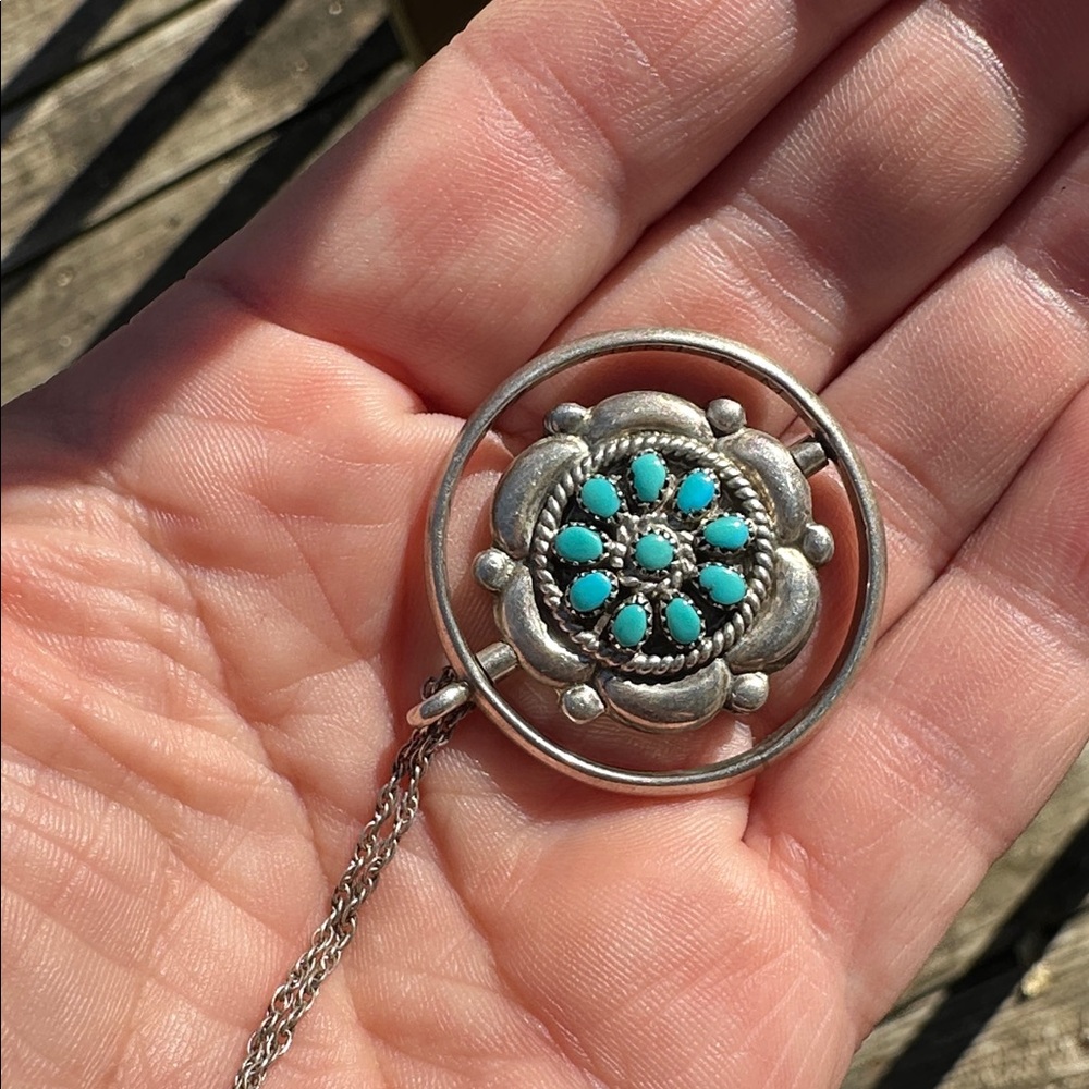 Navajo Zuni Vintage Silver Turquoise and Coral Spinner Pendant w chain. Marked. - Picture 6 of 10